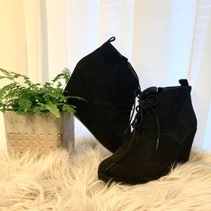 Black wedge booties!!